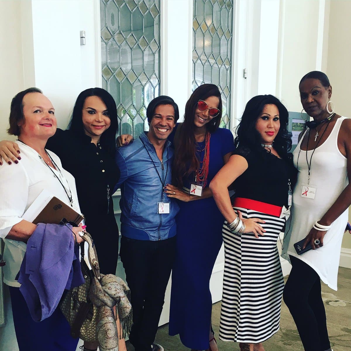 "Con mi comunidad, con nuestra comunidad, 'expandiendo mentes, eliminando, estigmas' sobre el VIH".