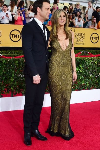 Jennifer Aniston cautivó con su modelito y desfiló junto con Justin Theroux.