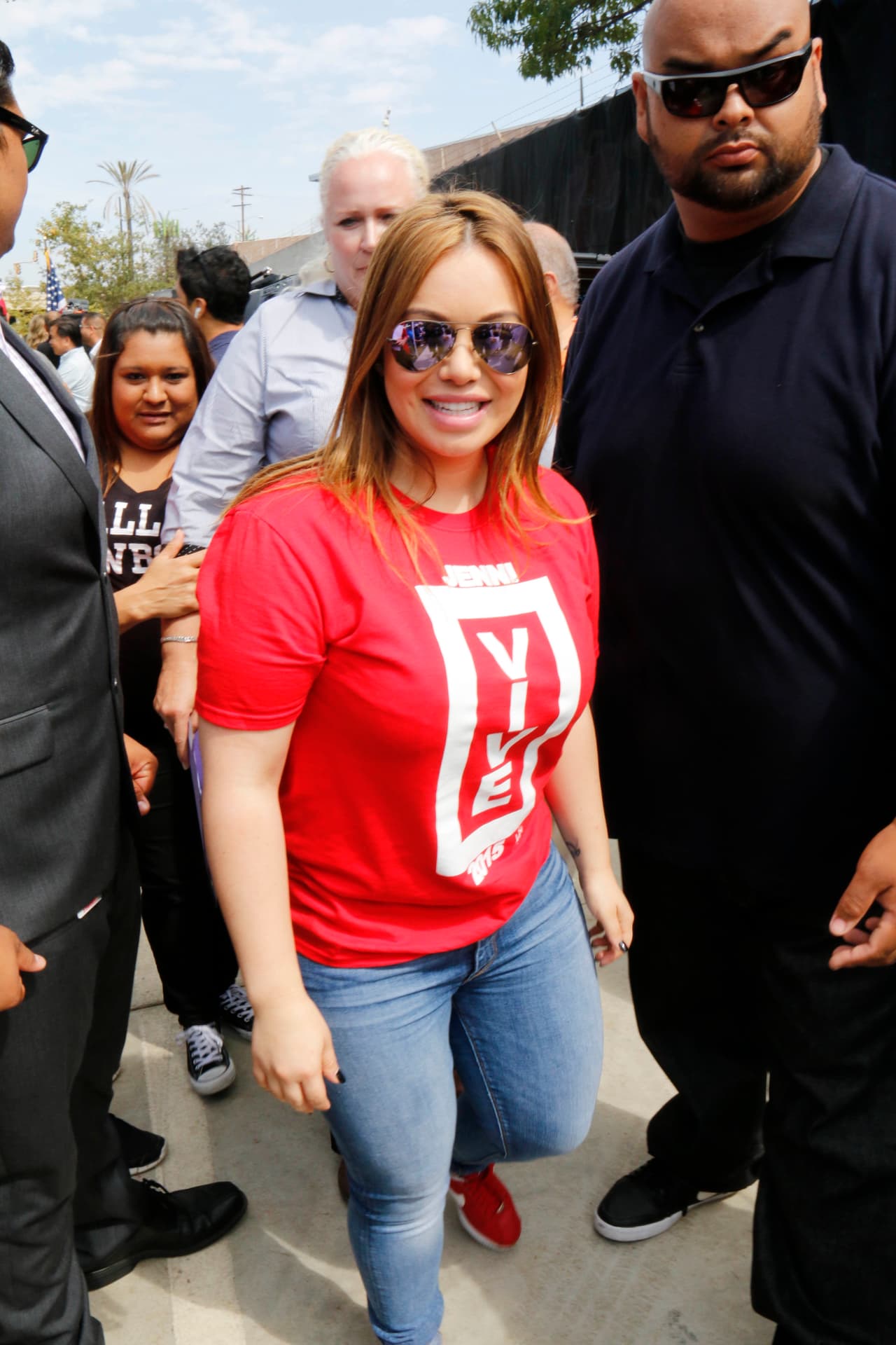 Según lo confirmó la madre de Jenni Rivera, Doña Rosa Saavedra, sus nietos no desean estar presentes en estas ceremonias, pero no por falta de amor, sino porque quieren recordar su vida y no su trágica muerte.