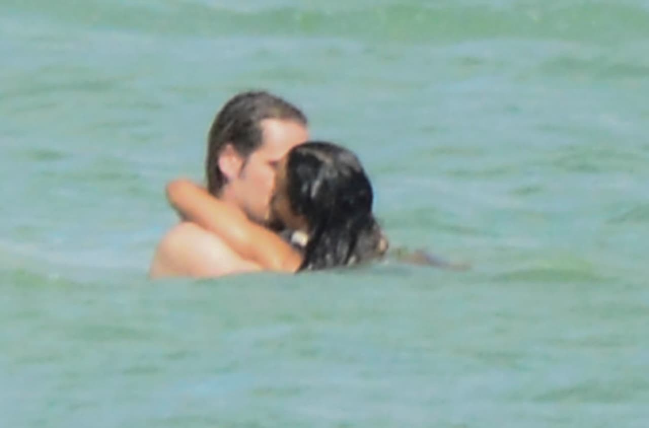 Se comieron a besos.