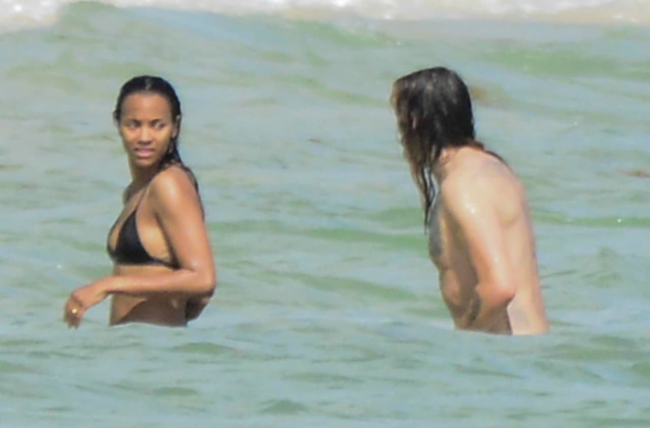 Tras un candente chapuzón salieron del mar.