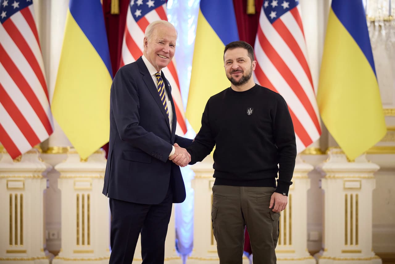 Biden realiza una visita sorpresa a Kiev para expresar su "apoyo inquebrantable" a Ucrania en la guerra contra Rusia.