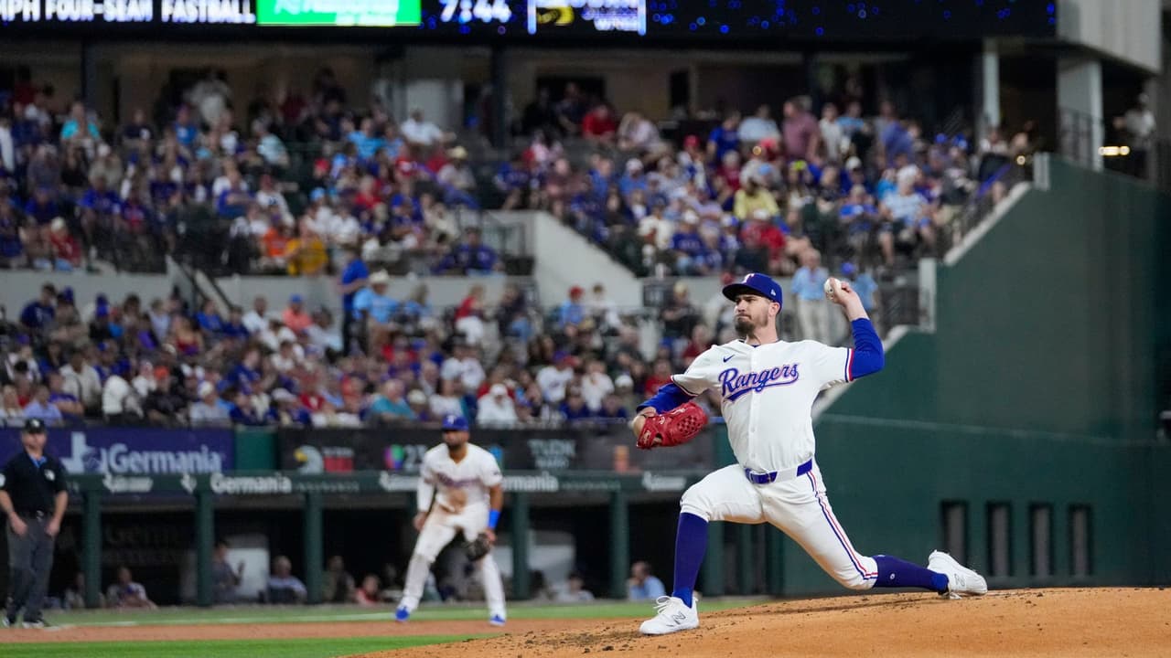 En el 
<b>estadio de los Texas Rangers hay un gran ambiente</b>, un gran menú de comida y no olvides llevar tu guante para atrapar una pelota.