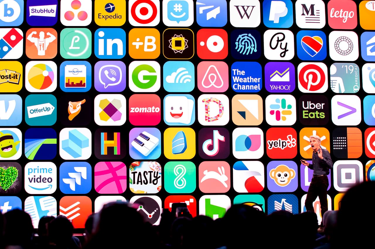 <h2 class="cms-H2-H2">1. Estados Unidos</h2>
<br>
<br>💻 
<b>Puntuación según el índice del informe: </b>42.9
<br>
<br>💻 
<b>Mayor objetivo cibernético: </b>control, inteligencia, ataques, normativas.
<br>
<br>💻 
<b>Menor objetivo cibernético: </b>vigilancia.
<br>
<br>💻 
<b>Porcentaje de la población que usa Internet: </b>90.9%
<br>
<br>💻 
<b>Población (2021): </b>331.8 millones.
<br>