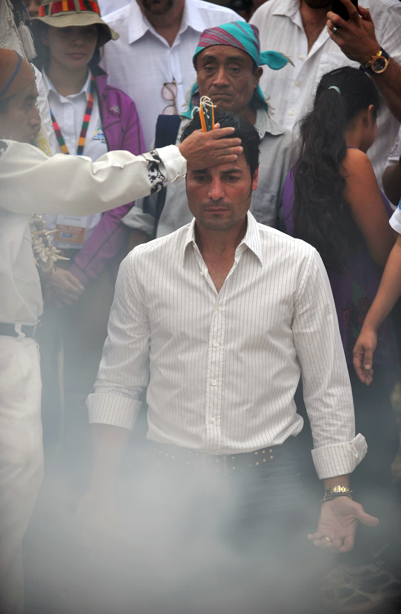 Hasta famosos como Chayanne tuvieron curiosidad sobre este rito, ya que en 2012 aprovechó su visita a Guatemala para viajar a Tikal, en donde "celebró el nacimiento de la nueva era", según anotó en sus redes sociales, con una limpia maya.