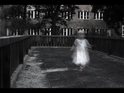 El espíritu del niño errante: Un niño muerto atemoriza a su pueblo.