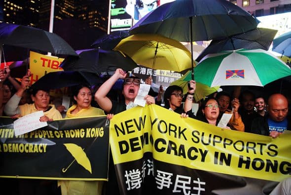 La manifestación en Times Square fue una de las muchas organizadas alrededor del mundo para apoyar a las protestas en Hong Kong.