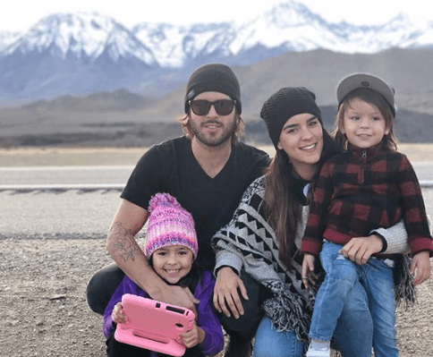 Lyle se considera hombre de familia y así lo ha expresado en múltiples ocasiones. En julio de 2010 comentó a 
<a href="https://www.noroeste.com.mx/publicaciones/view/pablo-lyle-un-mazatleco-con-estrella-260107" target="_blank">Noroeste</a>: "La familia es una gran fortaleza, ellos están ahí, con los valores que te inculcaron desde que eras niño". En agosto de 2016 le dijo esto sobre sus padres a 
<a href="http://www.gentesinaloa.com/pablo-lyle-el-novio-que-todas-quisieramos-tener/" target="_blank">Gente de Sinaloa</a>: "Puedo presumir que tengo una familia ejemplar y que las bases de lo que ahora soy me las dieron ellos.