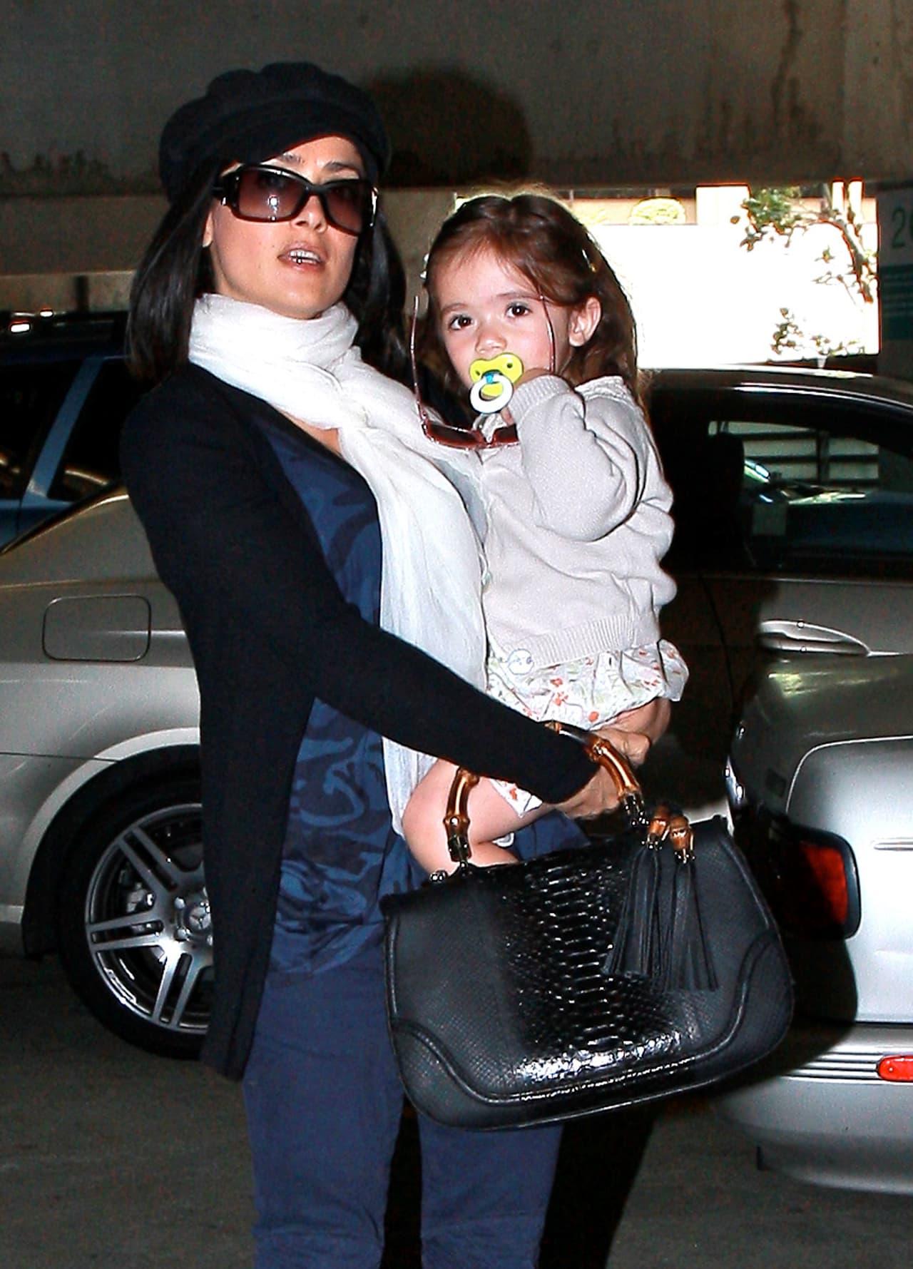 Al ser una defensora de la igualdad de la mujer, Salma le ha enseñado a su hija a promover la justicia social.