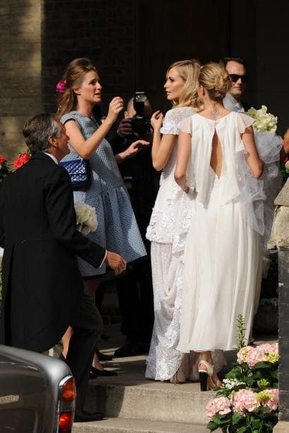 Mira más fotos del enlace, los famosos invitados y el mejor ángulo de las modelos Delevingne sólo aquí.