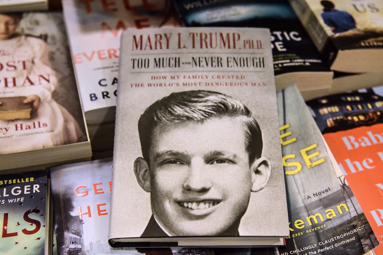 Esta foto muestra el libro de Mary Trump sobre el presidente Donald Trump en una librería de Brooklyn, en Nueva York, el martes 14 de julio del 2020. (Foto tomada por Stephanie Keith/Getty Images)