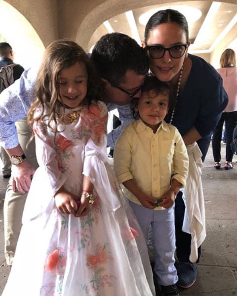 La pequeña Angélica tiene 5 años, y Daniel tiene 3. La actriz heredó el instinto maternal de la cantante Angélica María, su madre.