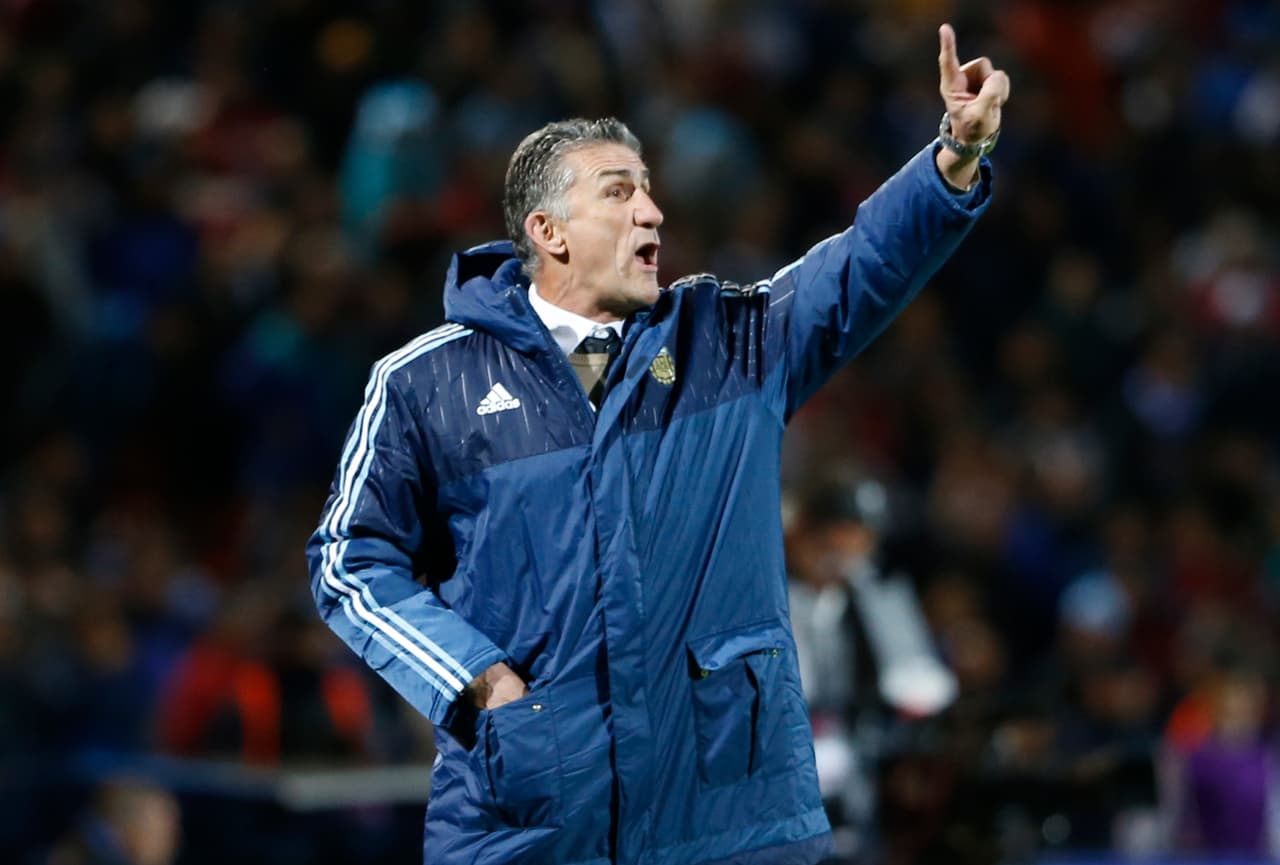 El argentino Edgardo Bauza, actual seleccionador nacional de Argentina, es el cuarto defensa más goleador de la historia con 108 tantos en 16 años como profesional.