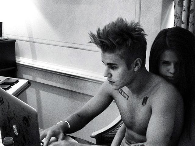 En la entrevista que Justin concedió a Ellen, el cantante dijo que en este momento hay varias cosas que le recuerdan a 'Sel'.