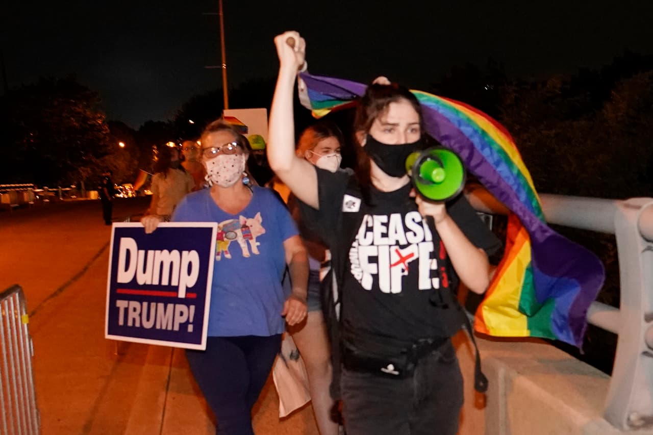 Una protesta contra Donald Trump y Mike Pence cerca de Fort McHenry en Baltimore, Maryland.