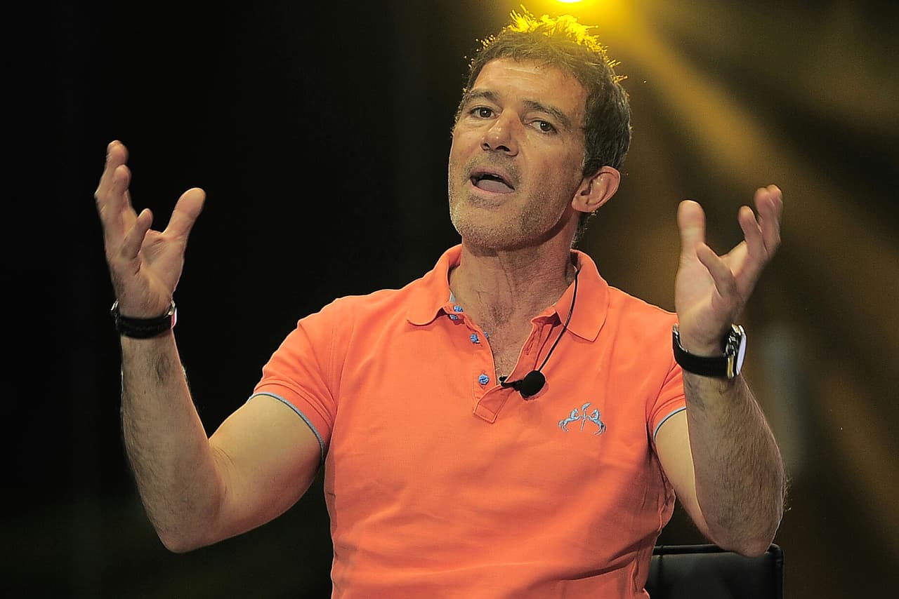 Al actor español Antonio Banderas le cae realmente mal que le pique algún insecto, pues más allá de que le queda alguna erupción en la piel, sufre de anafilaxia y empieza a faltar el aire, lo que podría terminar en una verdadera tragedia.