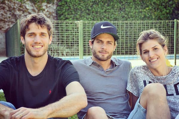 Pero además tienen una hermana que se llama Victoria, ¿se parecen mucho no crees?