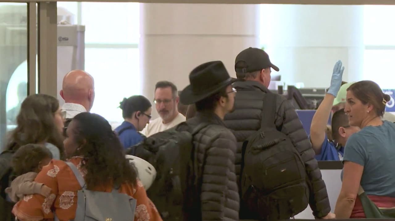 Largas filas en los puntos de seguridad de TSA en el Aeropuerto Internacional de Salt Lake City