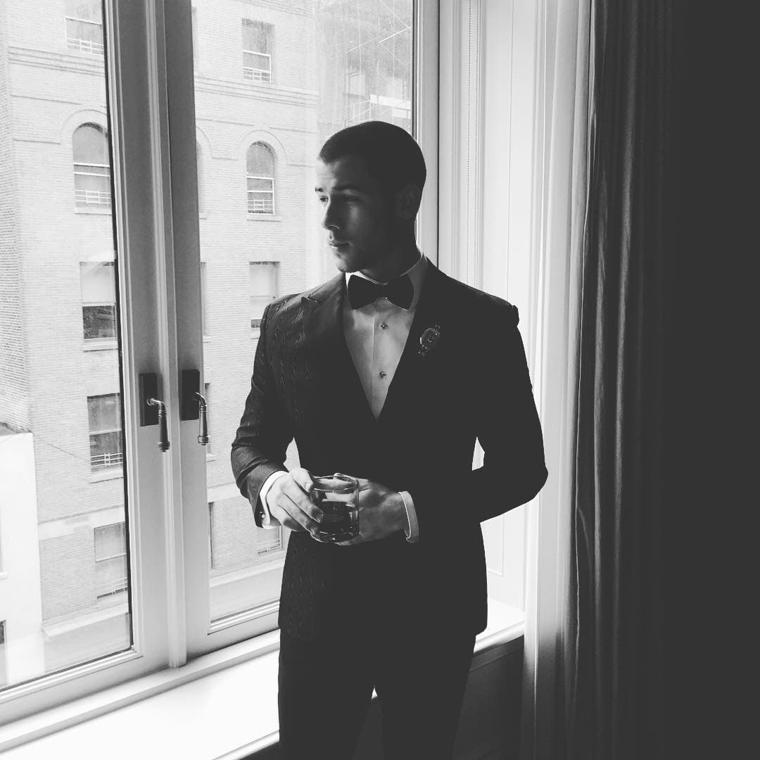Pero Nick Jonas ya está más que listo, ¡galanazo!