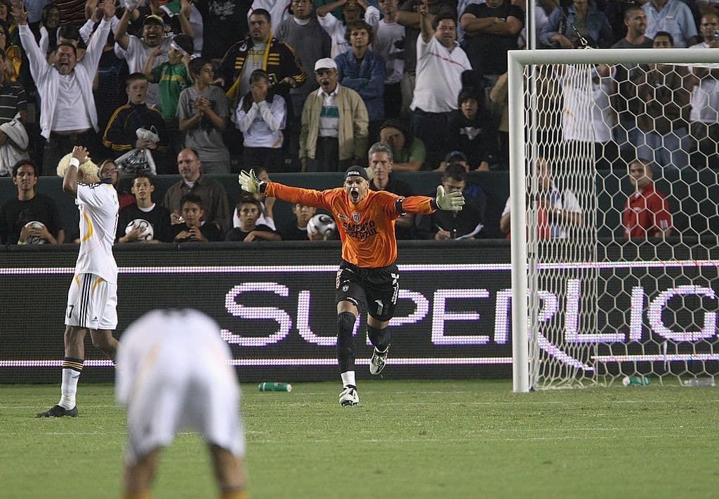 Marcó dos tantos de cabeza en el estadio Hidalgo, uno a Jaguares, en el Apertura ‘02, y el otro a Chivas, en el Clausura ‘06.