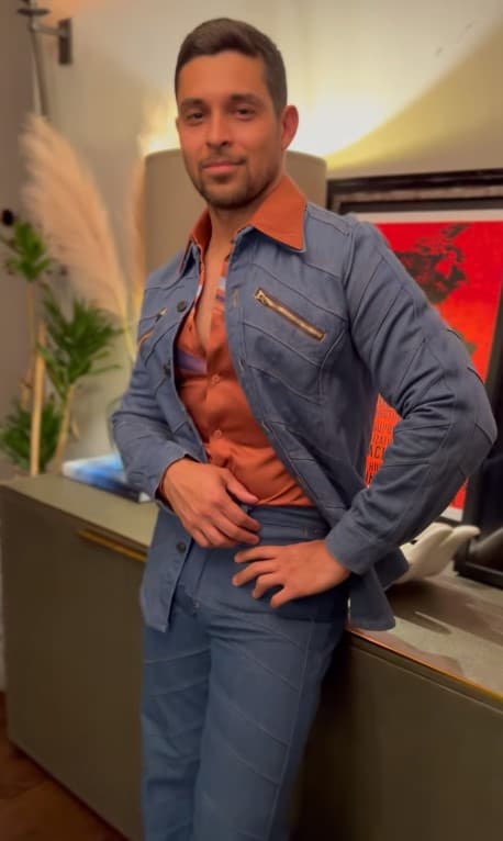 El pasado 01 de mayo de 2022 Valderrama volvió locos a los fans de ‘That ‘70s show’, pues subió a su cuenta personal de Instagram un video con uno de los ‘outfits’ que utilizó en la serie de televisión. Con ello se han intensificado los ánimos por volver a ver a los actores interpretando los papeles que tuvieron en 'El show de los 70'
<br>