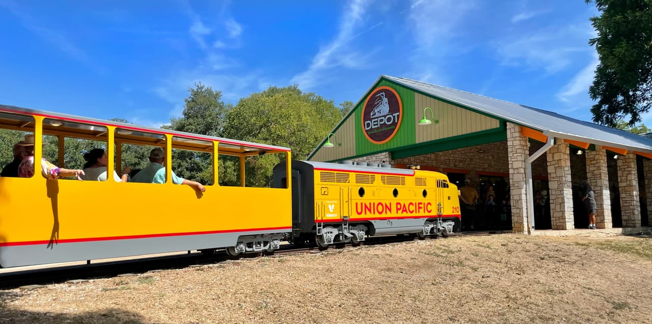 El Tren del Zoológico de San Antonio ha sido parte de la comunidad desde 1956, creando recuerdos para toda la vida durante generaciones.
