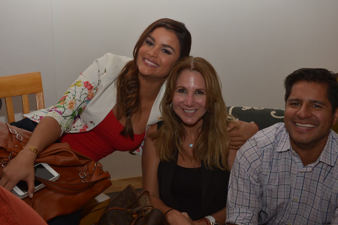 Hace unos días había hablado de un proyecto muy especial y finalmente pudo presentar a #AleLaDeTijuana frente a un grupo de amigos y colegas. Los presentes disfrutaron de la webserie entre risas y lágrimas. 
<a href="http://www.univision.com/shows/la-banda/aleladetijuana-revela-como-cruzo-la-frontera-video" target="_blank"><b>Aquí puedes ver el primer capítulo</b></a>.