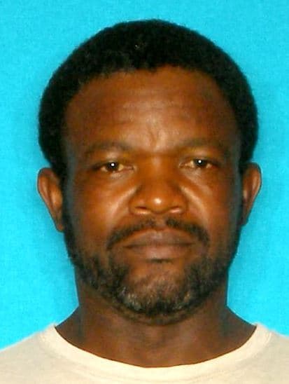 <b>Arthur Dewayne Carson también </b>es uno de los 10 fugitivos más buscados de Texas,
<b> con vínculos en Austin, Mexia, Lubbock y Fort Worth, Texas. </b>Por información que permita su arresto se ofrecen
<b>$5,000 de recompensa</b>.
<br>
<br>En 1991, Carson fue condenado por robo con lesiones corporales y posteriormente sentenciado a 12 años en la prisión TDCJ.
<br>
<br>Tras varios años en libertad condicional, fue condenado de nuevo por robo con lesiones en 1994. Posteriormente fue condenado a 40 años de prisión en el TDCJ.
<br>
<br>Carson fue puesto en libertad condicional de TDCJ por última vez en 2012.
<br>
<br>El 18 de octubre de 2013, la Junta de Libertad Condicional de Texas emitió una orden de arresto contra Carson por violación de la libertad condicional.
<br>
<br>Además, el 11 de septiembre de 2014, la oficina del sheriff del condado de Hays ordenó su detención, por robo con agravantes.
<br>
<br>
<b>La última vez que se supo de Carson fue en Austin, Texas. </b>Se cree que no tiene hogar.