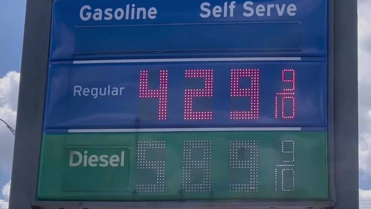 Alza en gasolina impacta transporte: pequeños negocios deciden subir precios o resistir