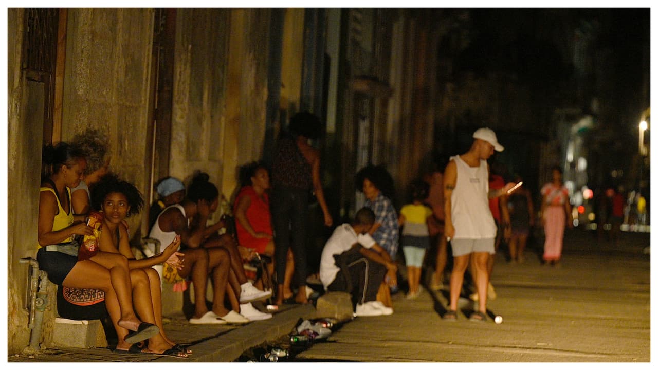 “Sin corriente no tenemos nada, no tenemos comida”: se agrava la crisis en Cuba por el apagón
