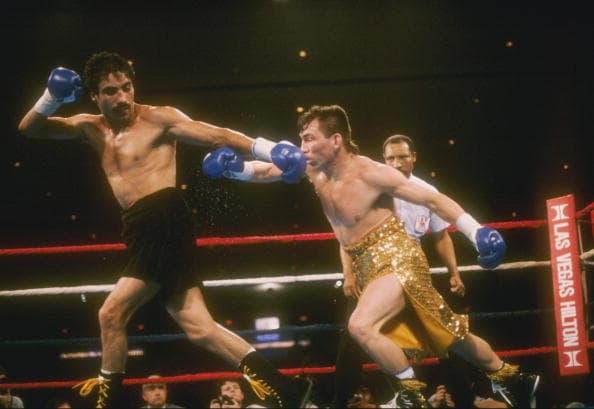 El 7 de abril de 1990, Jorge Páez y Louie Espinoza se enfrentaron el ring. 
<br>