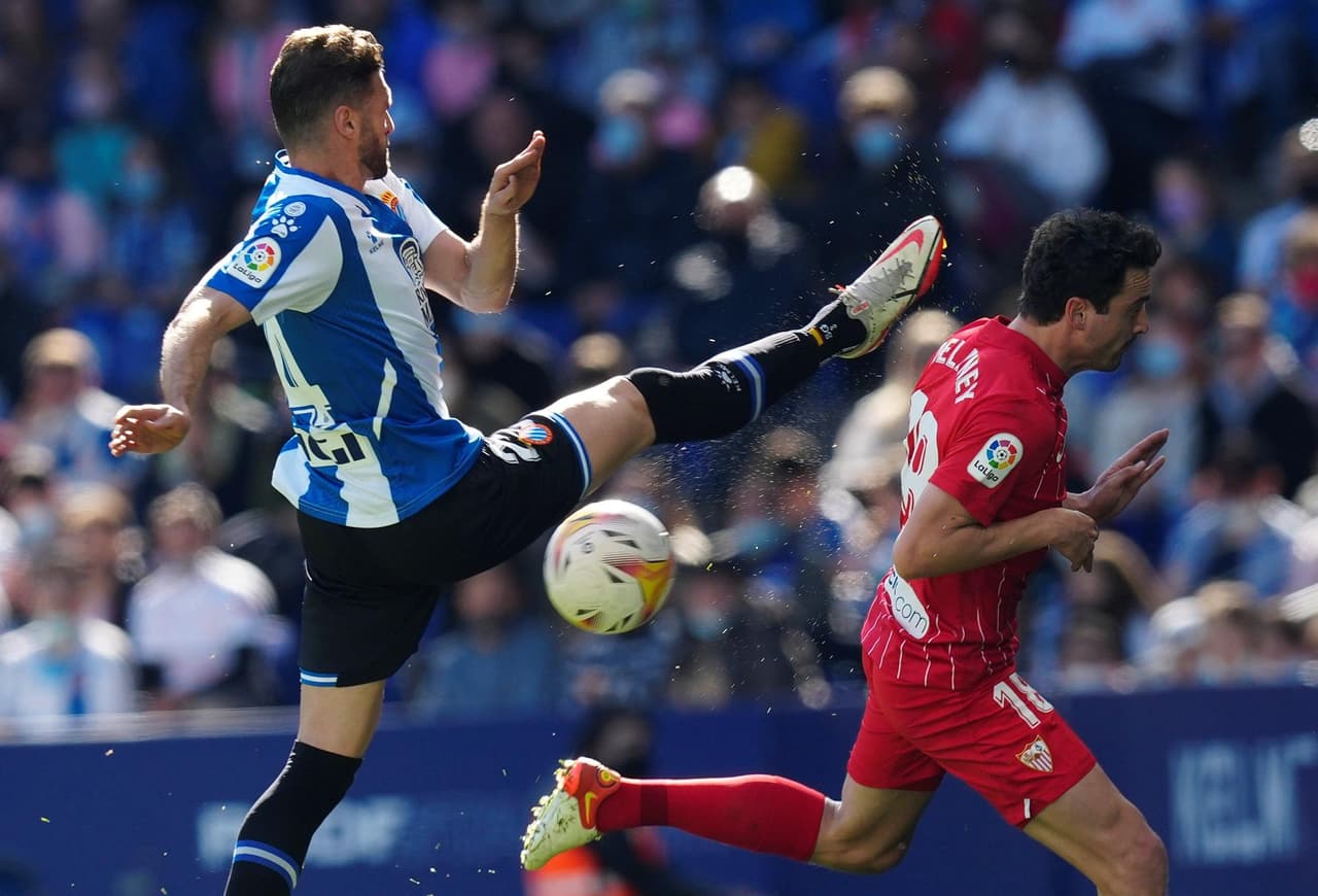 Sevilla y Espanyol empatan durante la Jornada 25 en La Liga con marcador 1-1. Rafa Mir abrió el marcador al minuto 36’ a favor de la visita, pero fue en la segunda mitad cuando Sergi Darder igualó el encuentro a los 50’; Jesús ‘Tecatito’ Corona fue titular y participó 70 minutos.