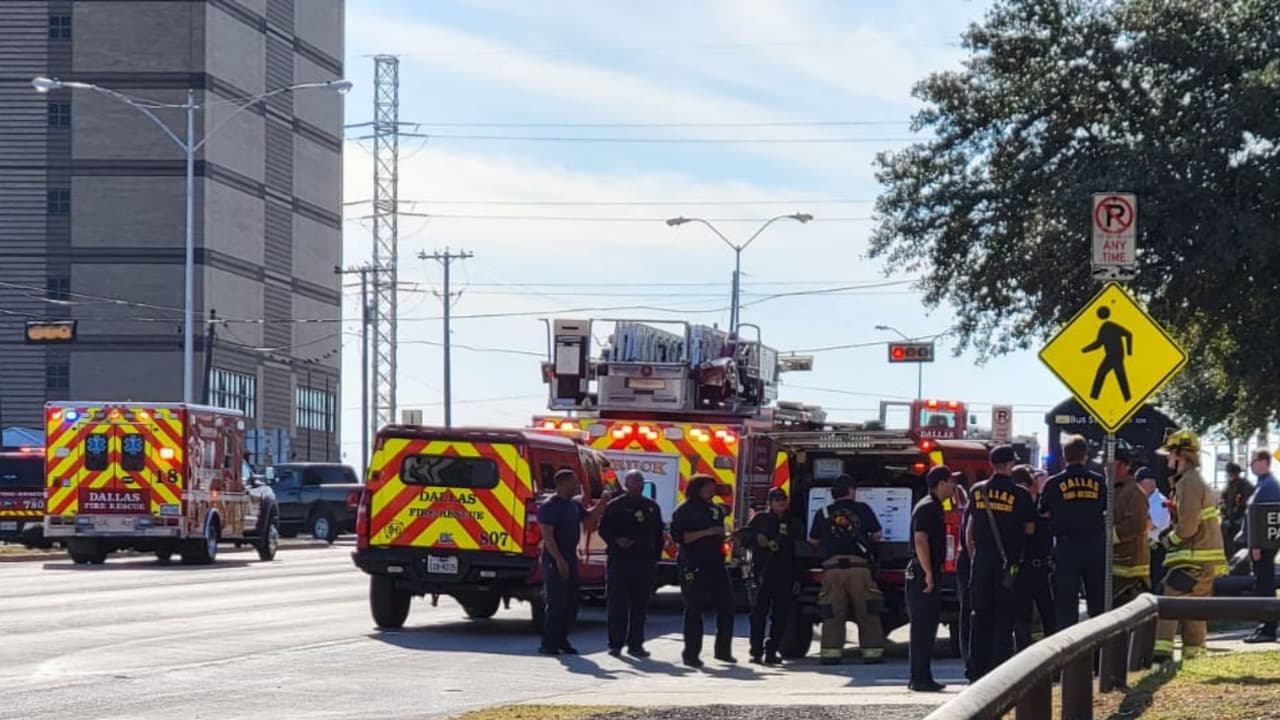 Humo por comida quemada en la Corte de Dallas provoca fuerte movilización de bomberos
