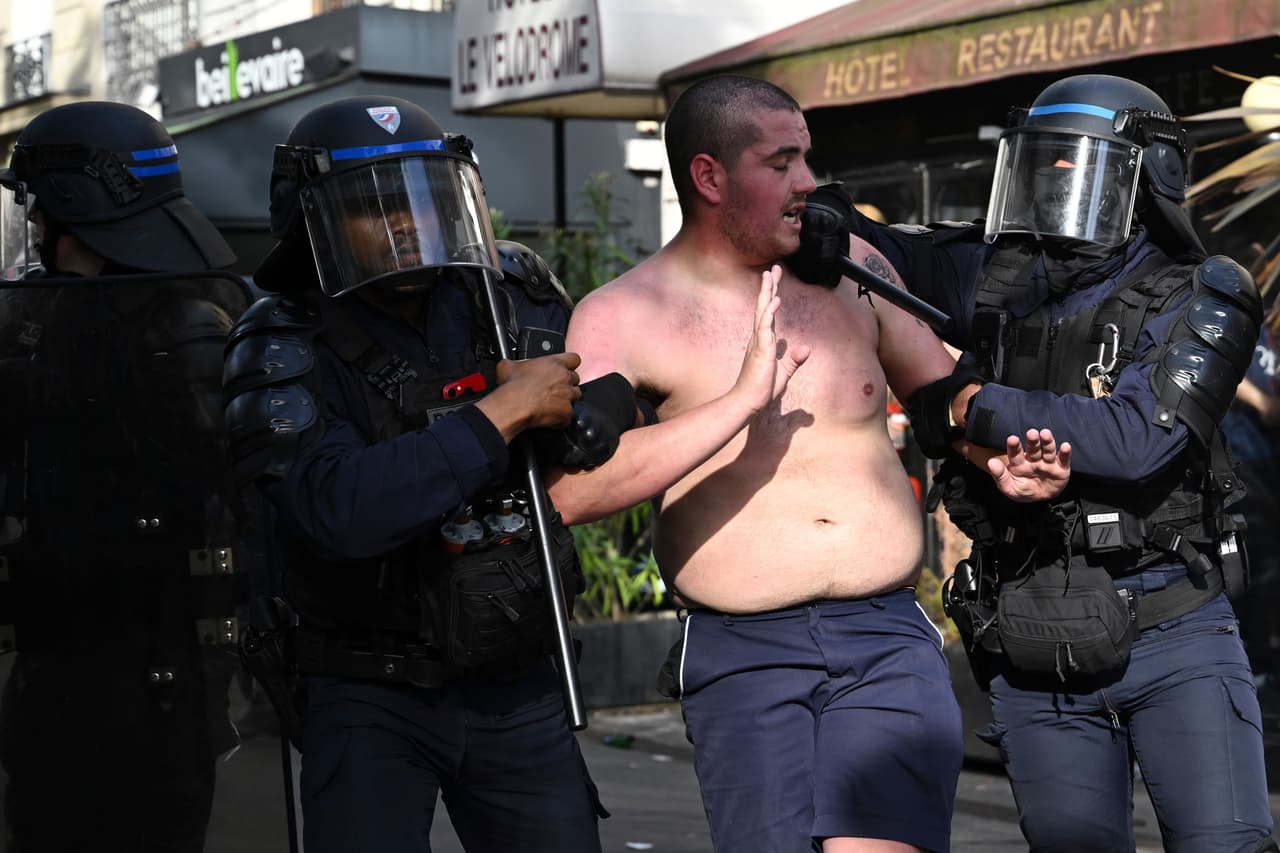 La policía detuvo a un aficionado del PSG durante los operativos de seguridad desplegados en París mientras miles de seguidores veían la final de la Champions.