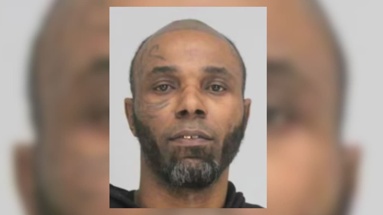 En 2022, Royneco Tiun Harris fue arrestado en Dallas. Afiliado a la pandilla “65 Groveside”, en ese momento encabezaba la lista de los 10 fugitivos más buscados de Texas.