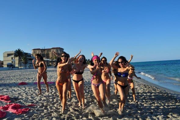 Las chicas de Nuestra Belleza Latina se escaparon a la playa y deleitaron a los caballeros con sus espectaculares curvas latinas.