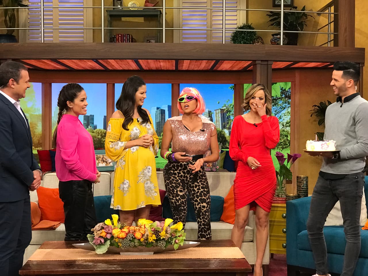 Satcha no podía contener la risa con las ocurrencias de 'La exótica'.