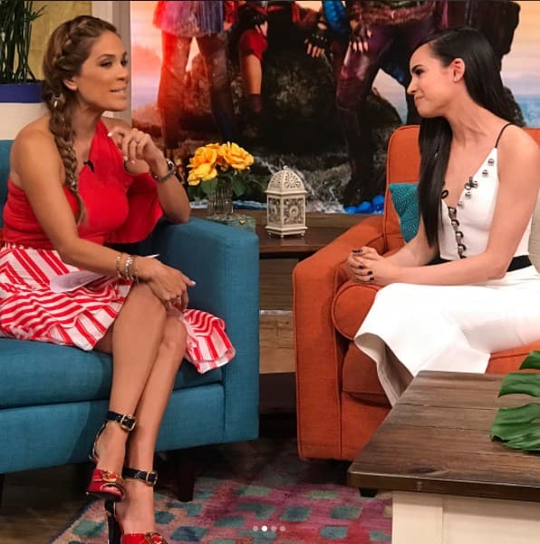 Además, Sofía Carson nos reveló si ya tiene novio, y si cree que algún día le llegará el 'príncipe azul'.
<b><a href="http://www.univision.com/shows/despierta-america/sofia-carson-nos-hablo-de-su-familia-del-amor-hacia-sus-padres-y-hasta-del-principe-azul-video" target="_blank">Mira el VIDEO aquí</a></b>