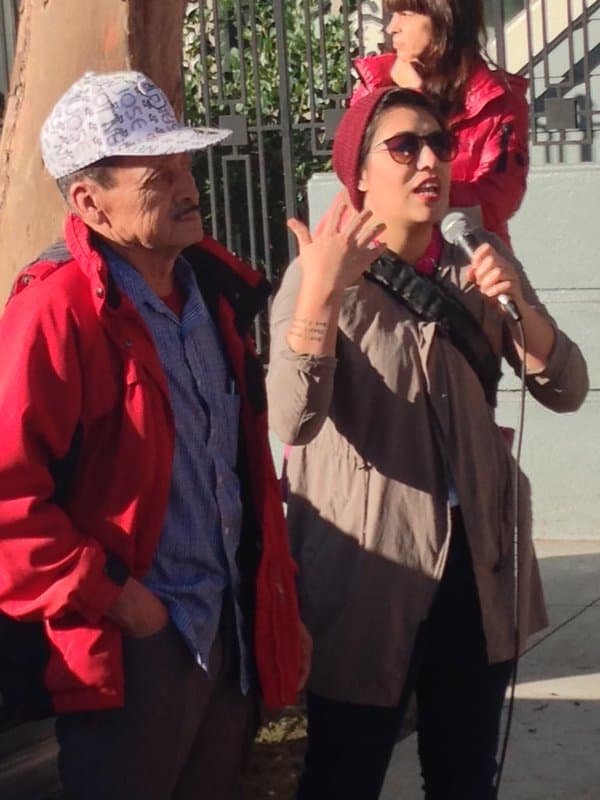 Decenas de personas bloquearon los autobuses que trasladan a empleados de varias compañías de tecnología para exigir un alto a los desalojos.