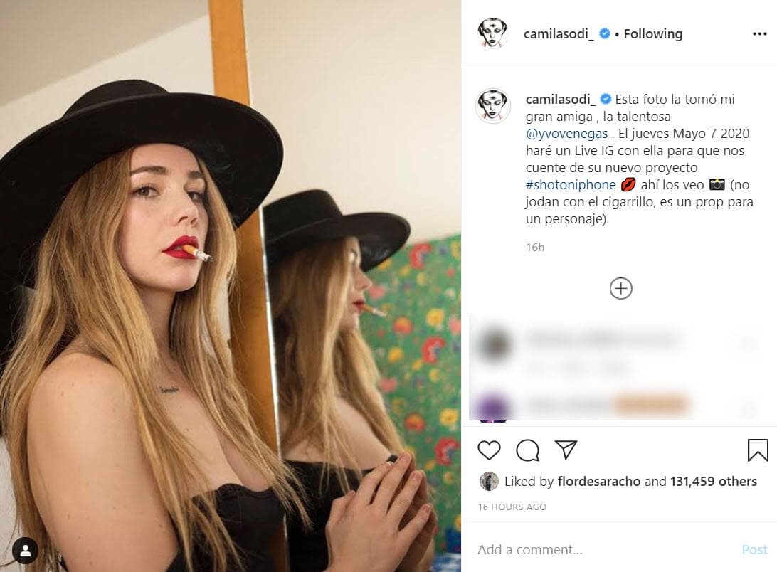 "Esta foto la tomó mi gran amiga, la talentosa Yvonne Venegas. El jueves mayo 7 2020 haré un Live IG con ella para que nos cuente de su nuevo proyecto 'shot on iPhone', ahí los veo", cuenta en Instagram.
<br>