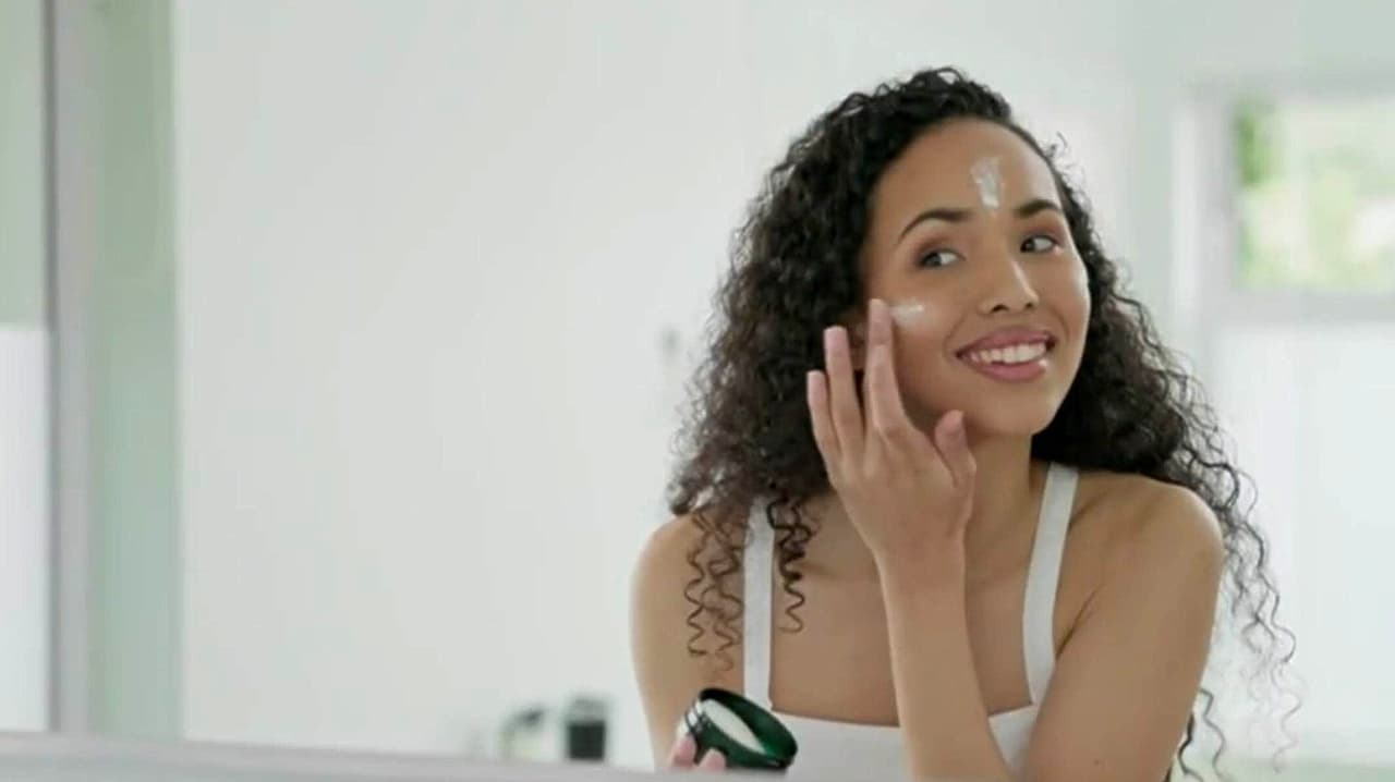 ¿Qué es la estética regenerativa? ¿se puede lograr el rejuvenecimiento facial? especialista aclara