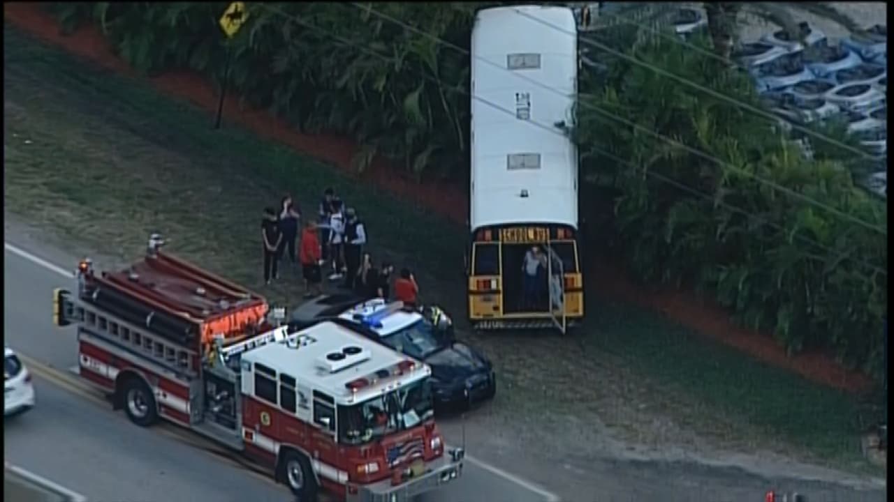 Accidente con bus escolar deja varios heridos