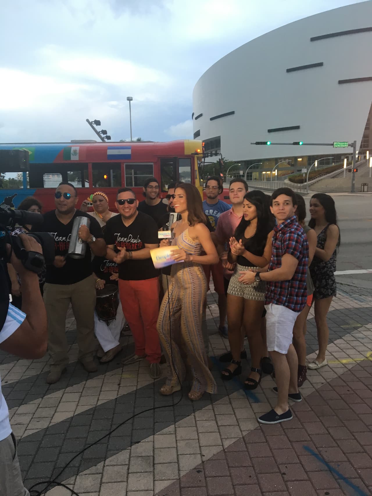 La primera parada estuvo llena de alegría, todos queríamos irnos de fiesta con ella.