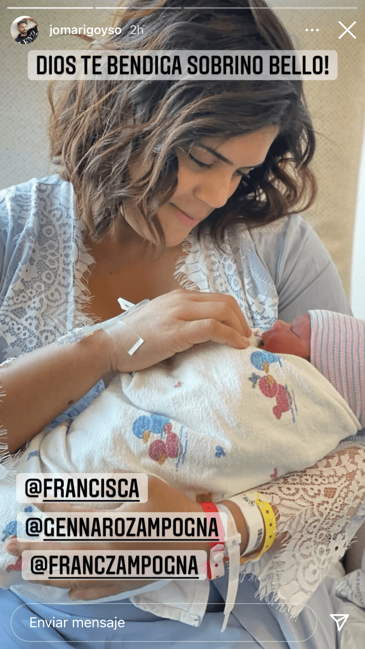 Otro 'tío' que mostró su felicidad fue
<b>Jomary Goyso</b>: "¡Dios te bendiga,
<b><a href="https://www.univision.com/shows/nuestra-belleza-latina/francisca-se-cruzo-en-mi-camino-jomari-goyso-revela-el-aprendizaje-que-tuvo-junto-a-la-reina-nbl-2015-video" target="_blank">sobrino bello</a></b>!".
