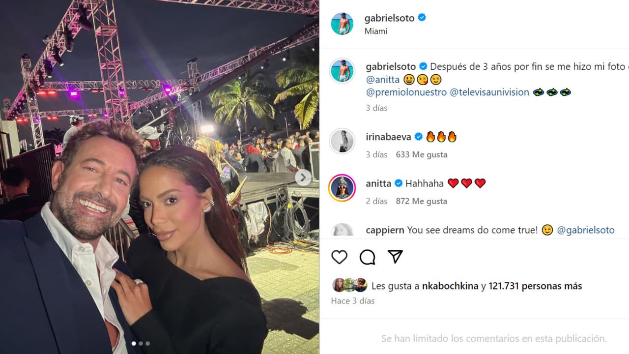 Gabriel Soto se tomó varias fotos con Anitta en la pasada entrega de Premio Lo Nuestro 2024.