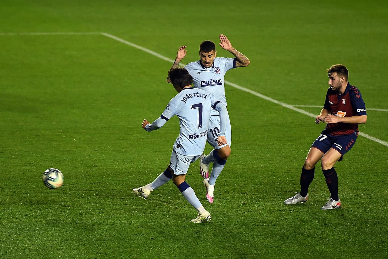 Joāo Félix rompió el cero al minuto 27 con este potente disparo y nuevamente apareció al 56' para poner el 0-2.
