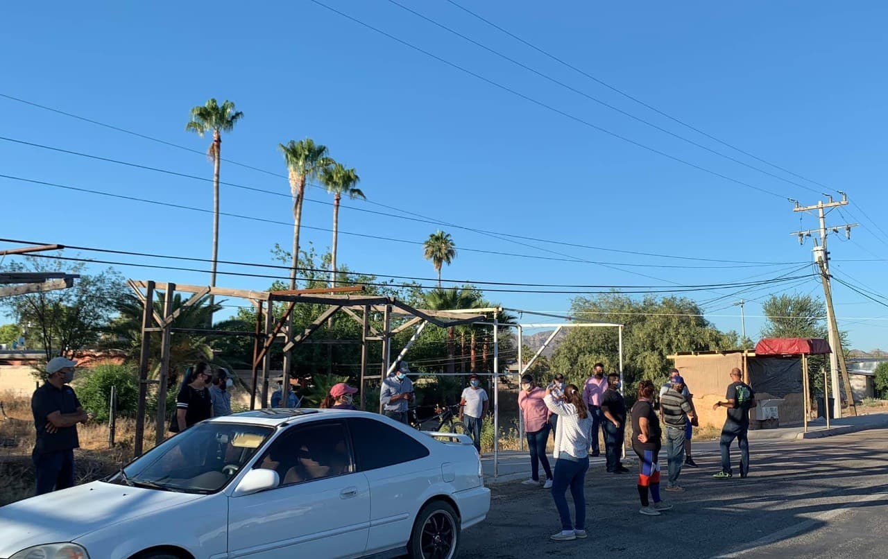 Habitantes del municipio de Sonoyta, en el estado de Sonora bloquearon la circulación de vehiculos en una carretera federal de México, fronteriza con EEUU. Temen que los viajeros estadounidenses los contagien con el coronavirus.