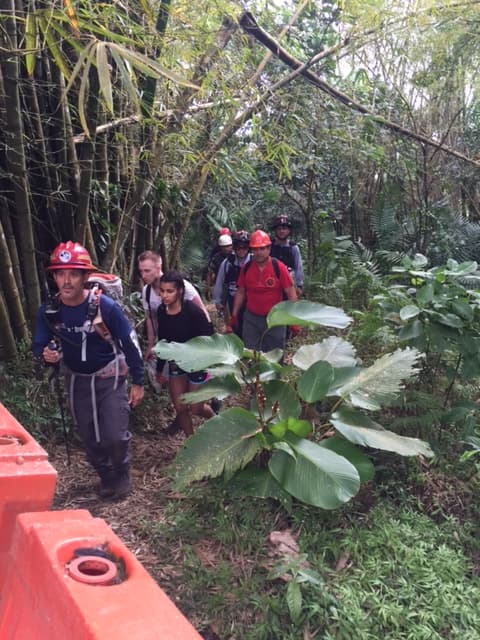 Durante la tarde y noche del miércoles, rescatistas mantuvieron comunicación con ellos.