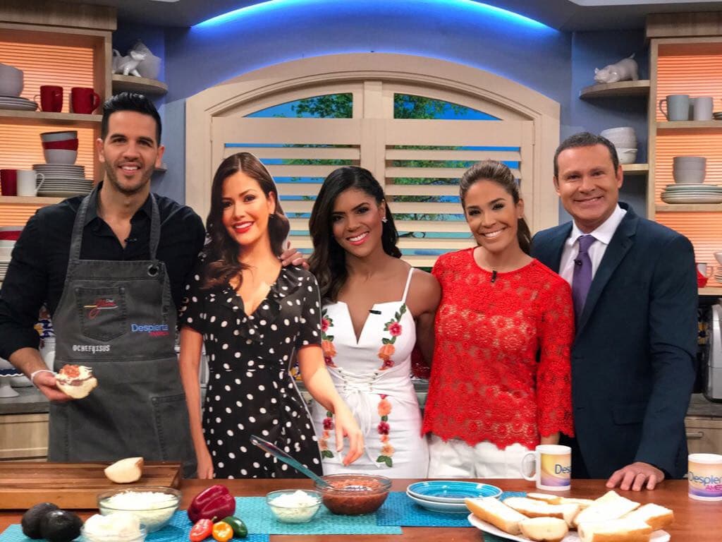 Este miércoles 26 de julio despertamos de fiesta; 
<b><a href="http://www.univision.com/temas/ana-patricia-gamez">Ana Patricia</a></b> no pudo estar en su festejo de cumpleaños pero su doble de cartón llegó a celebrar con nosotros.