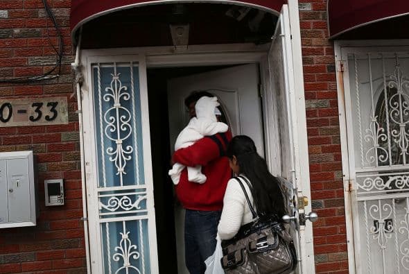 Tras estacionar la camioneta, el sospechoso se dirigió a un hotel cercano desde el que intentó detonar los explosivos con un teléfono móvil, momento en el que fue detenido. El detenido fue identificado como Quazi Mohammad Rezwanul Ahsan Nafis, procedente de Bangladesh y de 21 años de edad.